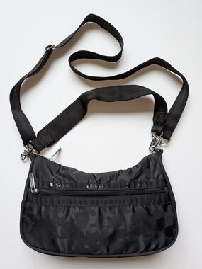 NWOT Lesportsac Small Black Convertible Shoulder Crossbody Bag With Daisy Accent